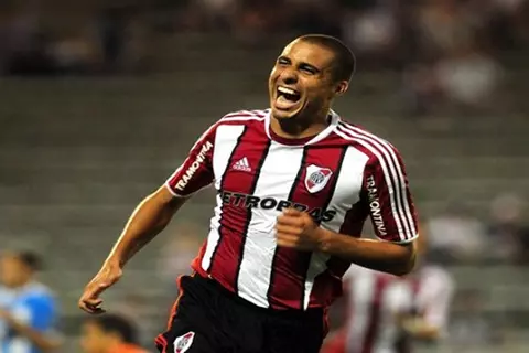 خطوة جديدة.. تريزيجيه يستهدف رئاسة ريفر بليت الأرجنتيني